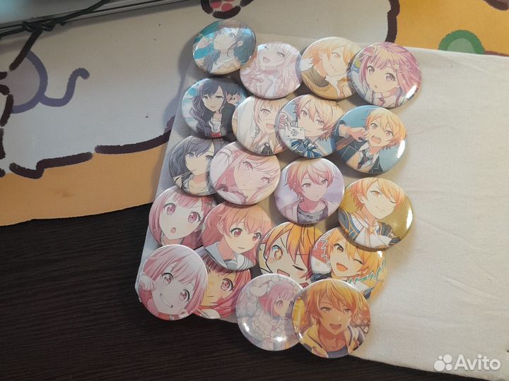 Значки Evangelion, Genshin, Sekai, K-pop и др