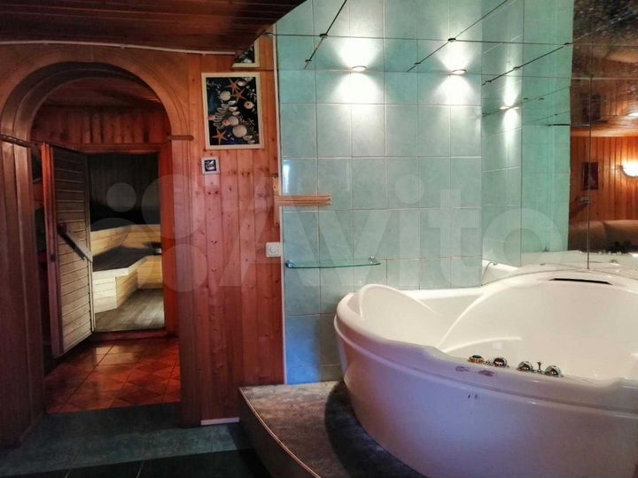 Коттедж 550 м² на участке 14 сот.