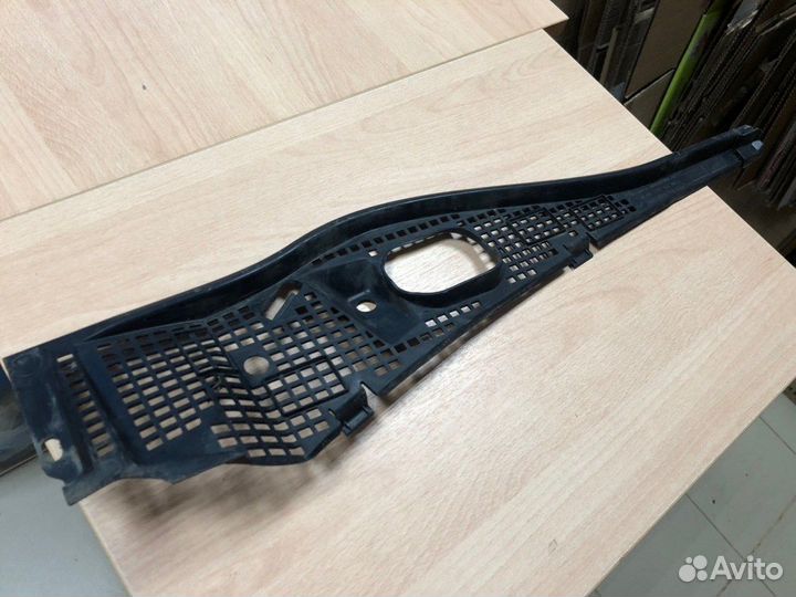 Решетка под лобовое стекло (Жабо ) правая Renault