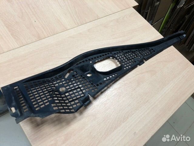 Решетка под лобовое стекло (Жабо ) правая Renault