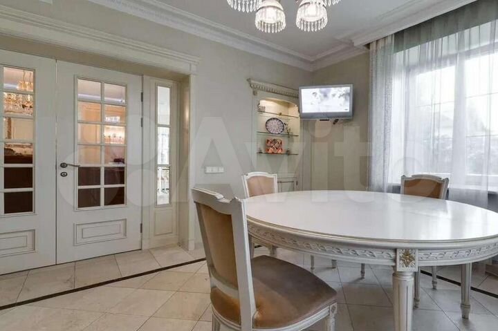 Дом 660 м² на участке 15 сот.