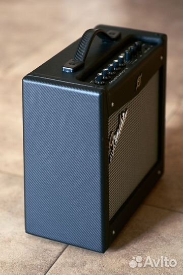 Гитарный комбоусилитель Fender Mustang