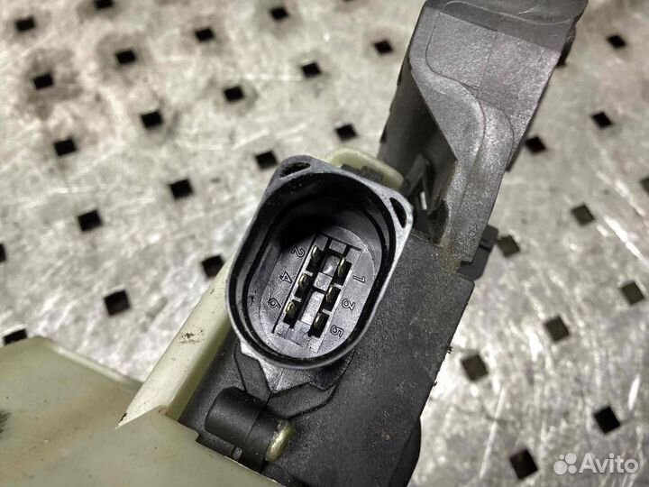 Замок двери задней правой Volkswagen Passat