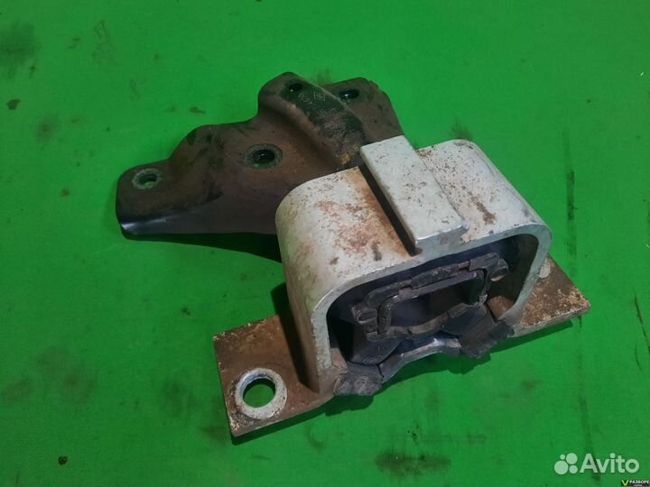 Опора двигателя K7M Renault Logan 1