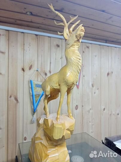 Олень деревянный