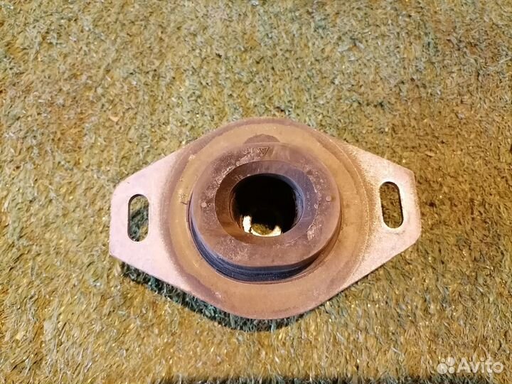 Опора двигателя (подушка двс) левая 1844 68 Peugeo