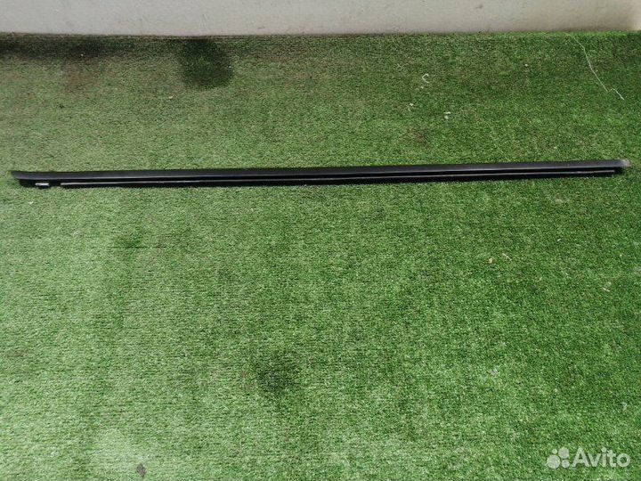 Уплотнитель стекла двери передний правый Nissan