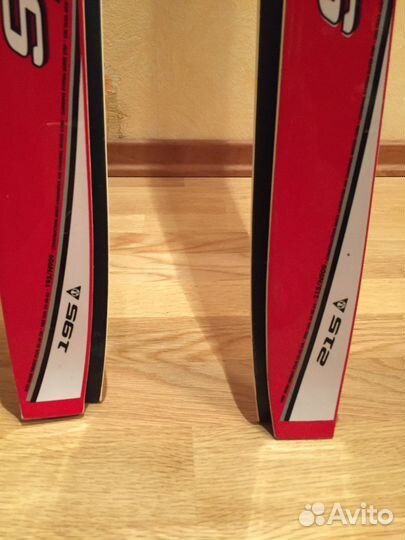 Беговые лыжи с ботинками и лыж. Палками