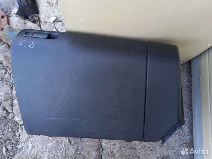 Мазда 3 вк 2007г - крышка бардачка