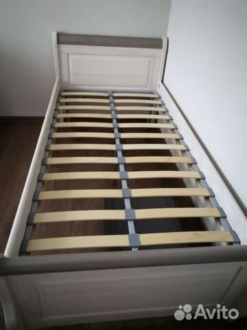 Кровать из массива дерева