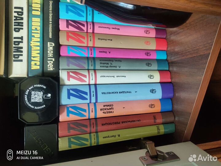 Продам очень много книг
