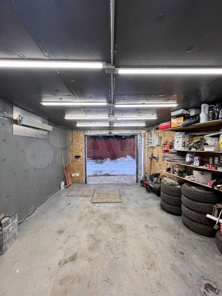 Установка гаражных потолков из материала, обладающего лёгкостью и прочностью