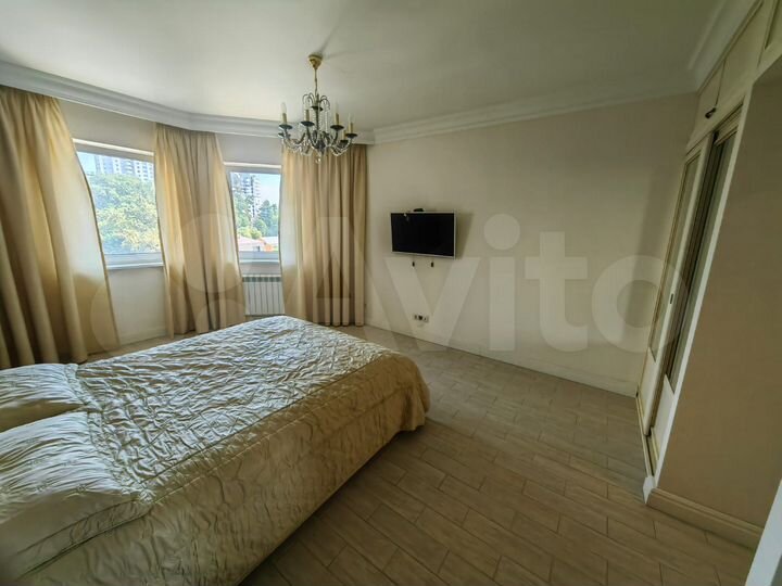 3-к. квартира, 120 м², 9/16 эт.