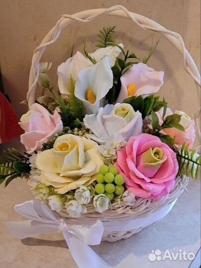 Букет в белой корзине к Дню учителя
