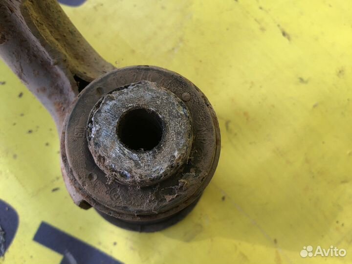 Передний левый рычаг Opel Corsa D