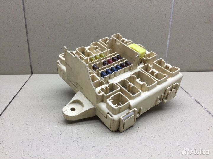 Блок предохранителей правый Lexus Is 200 1999-2005