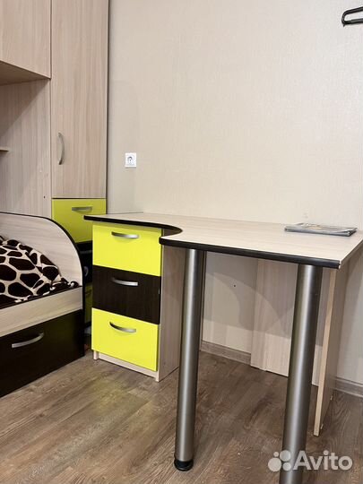 Двухъярусная кровать со шкафом и столом