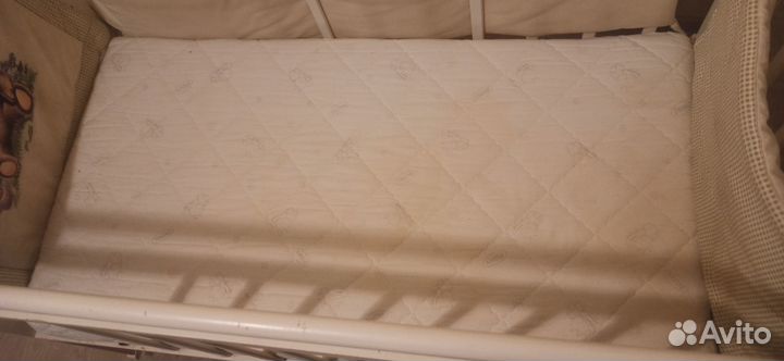 Детская кровать с бортиком и матрасом