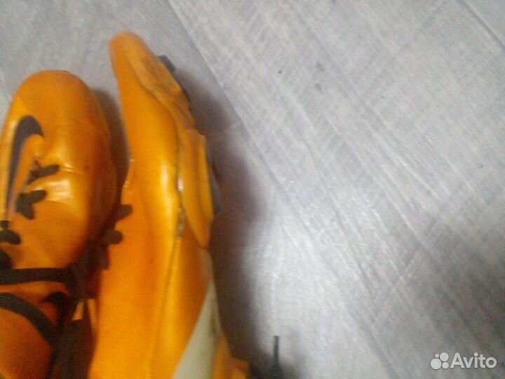 Футбольные бутсы nike 44