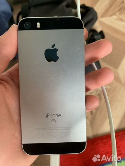 Телефон iPhone se