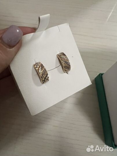 Золотые серьги