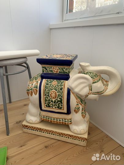 Статуэтка фарфор