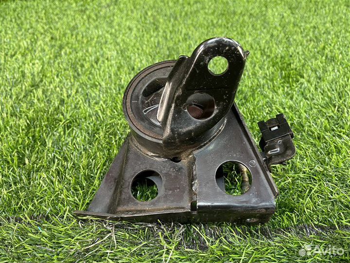 Подушка двигателя передняя правая Nissan Serena