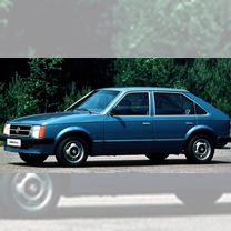 Opel Kadett 1.3 MT, 1983, битый, 250 000 км, с пробегом, цена 22 000 руб.