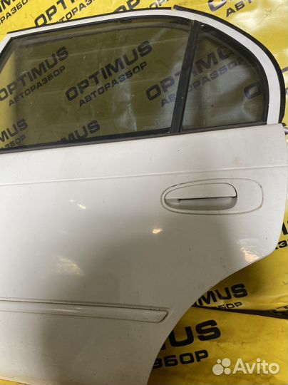 Задняя левая дверь Toyota Corolla E100