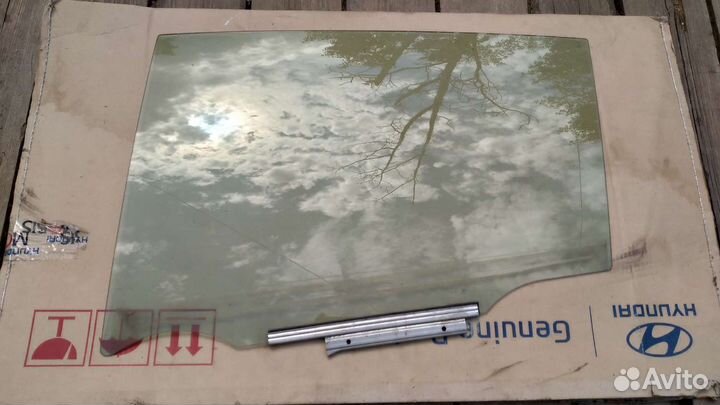 Стекло заднее левое Toyota RAV-4