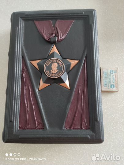 Книга-фолиант в нат. коже с инкрустацией