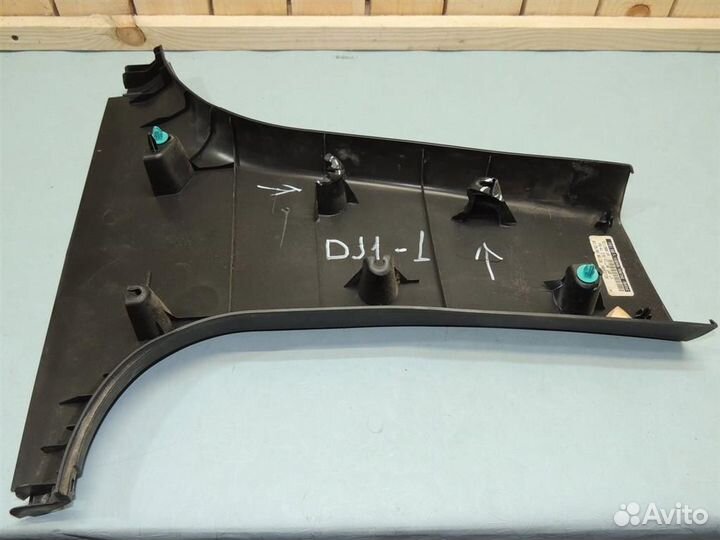 Обшивка стойки центральной левой Mitsubishi Gala