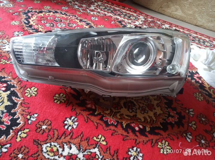 Левая фара Lancer 10
