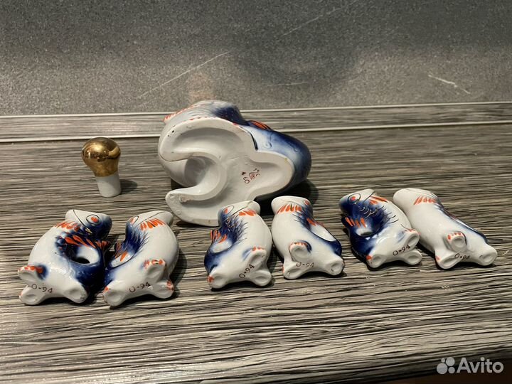 Графин и рюмки рыба