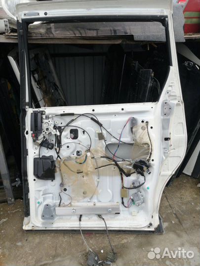 Дверь задняя правая Toyota Estima ACR30