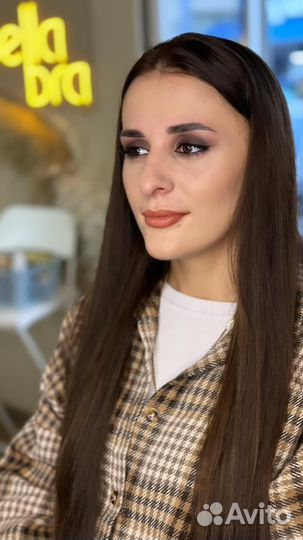 Визажист бровист