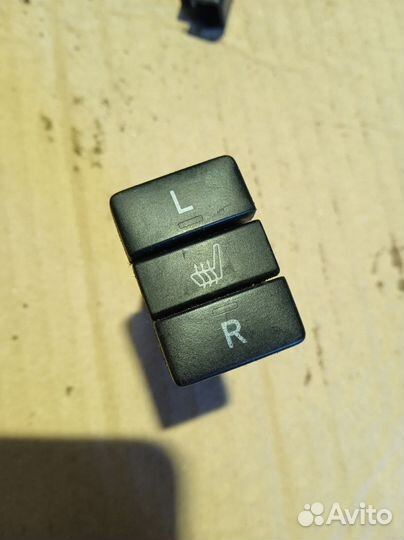 Кнопка обогрева сидений Toyota Corolla
