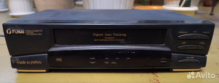 1 видеомагнитофон и 3 видеоплеера