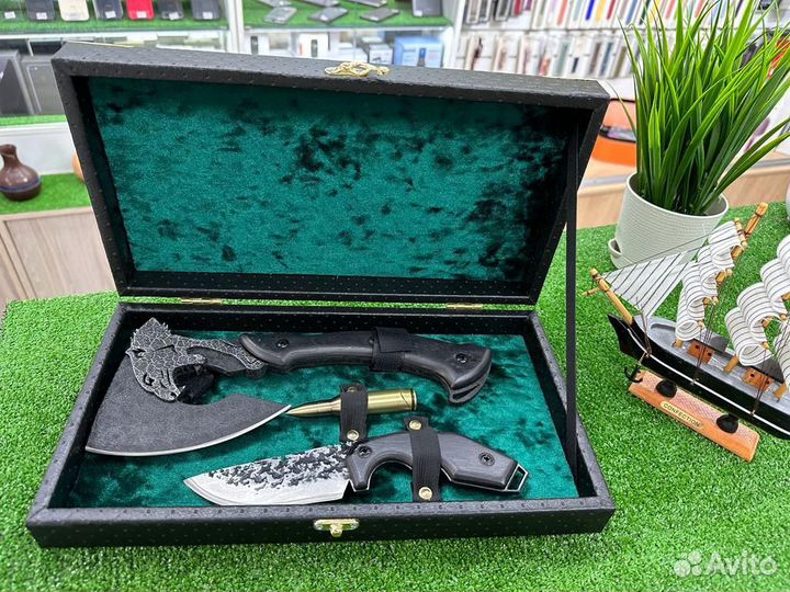 Подарочный набор кованный топор и нож Акула