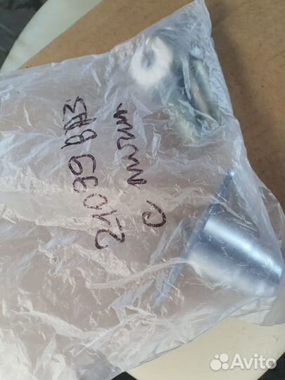 Личинки замков Ваз