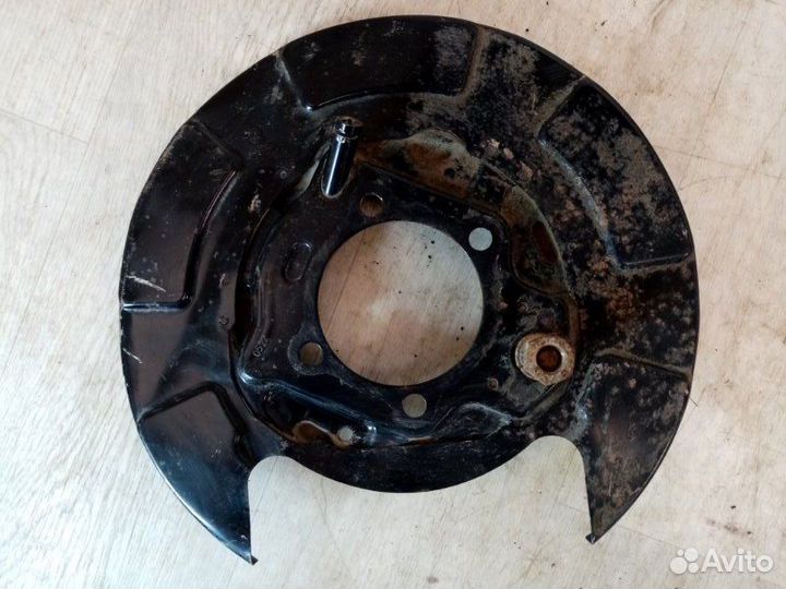 Пыльник тормозного диска задний правый Mitsubishi