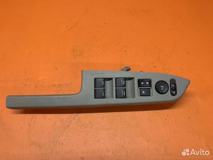Блок управления стеклоподъемниками передний левый