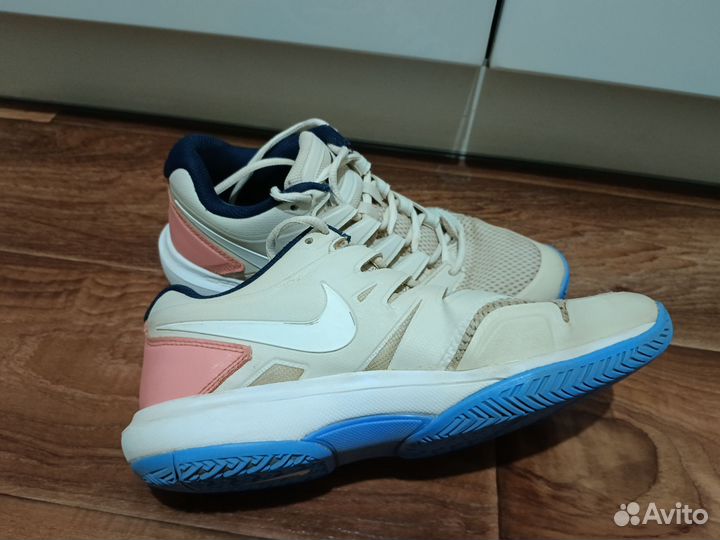 Теннисные кроссовки Nike женские