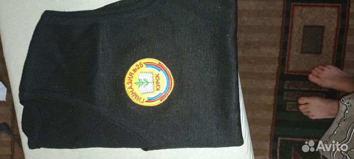 Продам жилетку с эмблемой гимназии