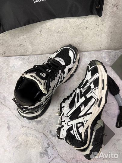 Кроссовки Balenciaga Runner