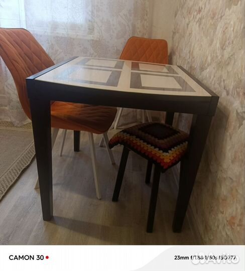 Стол кухонный со стеклом