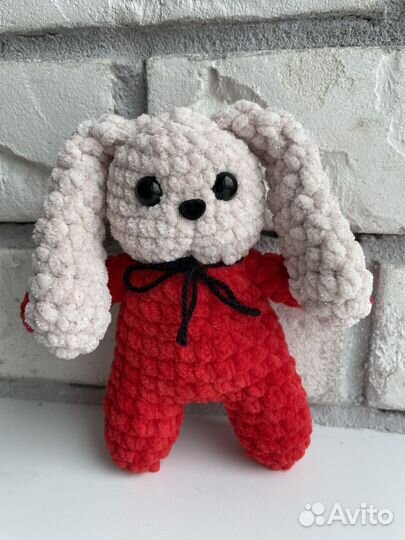 Вязаный зайчик. Игрушки ручной работы