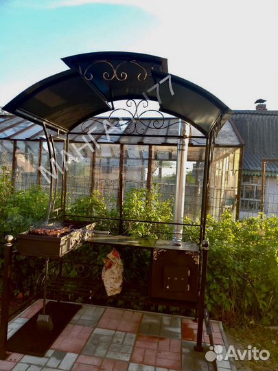 Мангал с крышей