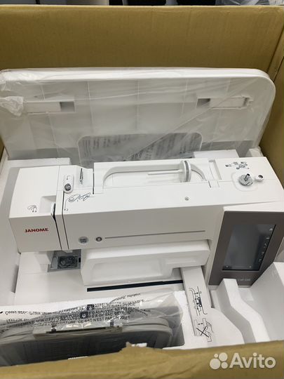 Вышивальная машина Janome Memory Craft 550E