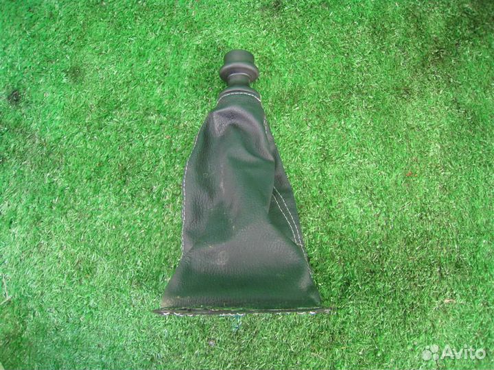 Чехол кулисы кпп Toyota Yaris P13 2015